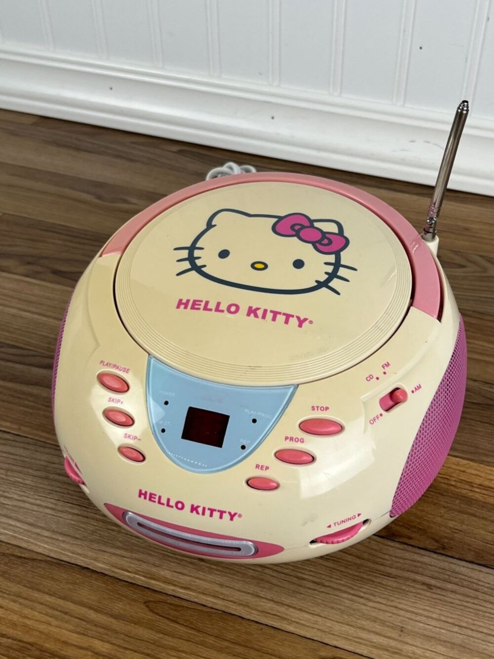 Hello Kitty Pink KT2024A Stereo AM /FM CD Player Boombox Radio For Parts Read. - Picture 2 of 10